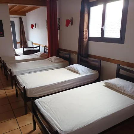Refuge D'Etape Zuharpeta Randonneur Pelerin Hostel Saint-Jean-Pied-de-Port Exterior photo
