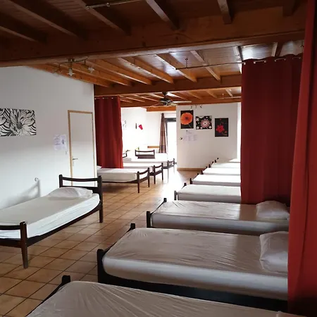 Refuge D'Etape Zuharpeta Randonneur Pelerin Hostel Saint-Jean-Pied-de-Port Exterior photo